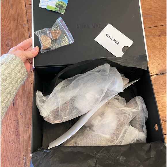 Gorgeous! Snake skin heels !!!! New in box never worn!!!! - Picture 9 of 11